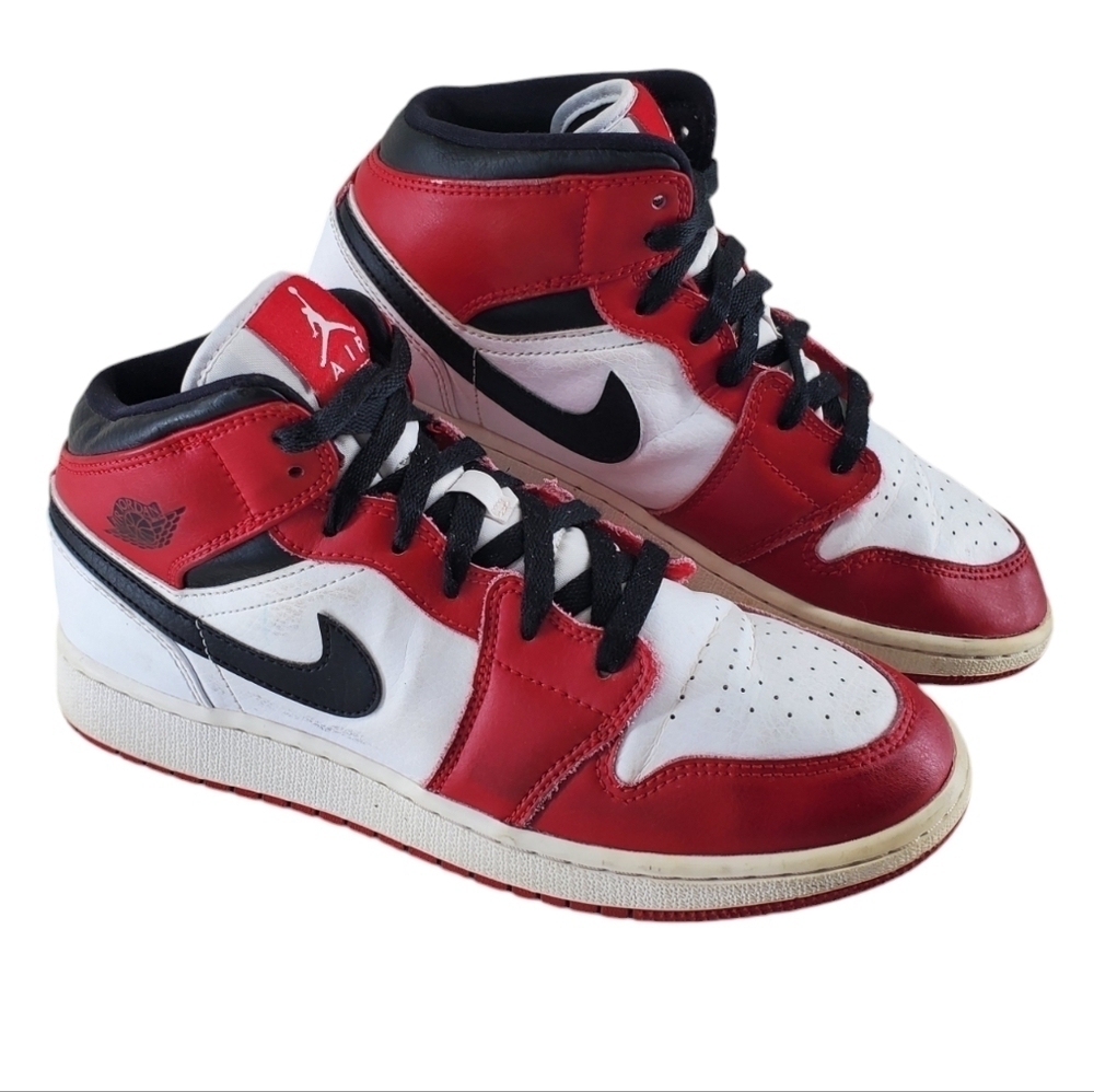 Nike Air Jordan 1 Mid GS Chicago Shoes Youth 7Y Men 7 Wmns 8.5 Red White Sneaker